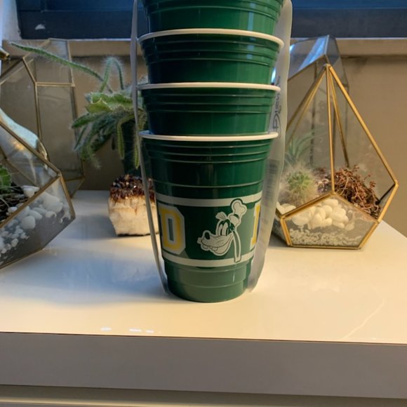 Disney Goofy Varsity Set of 4 Party Plastic Cups - Picture 1 of 4
